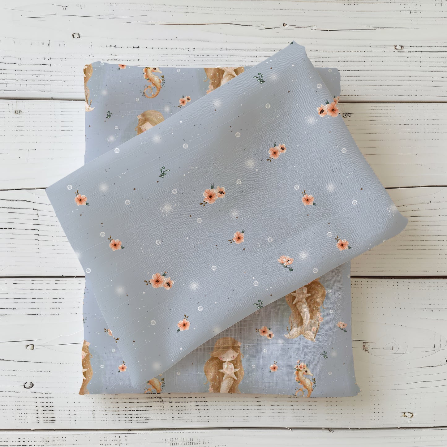 Ocean Blossom Mist Kombistoff – Blüten & Blasen auf Grau-Blau |
| Kombistoff Kleine Meerjungfrau – Apricot-Blüten mit Wasserblasen |
| Ocean Blossom Mist Stoff – Jersey/French Terry/Rib Kombi |
| Kombistoff Meerjungfrau – Blütenprint mit maritimen Details |
| Ocean Blossom Mist Meterware – für Sets & Kinderkleidung |