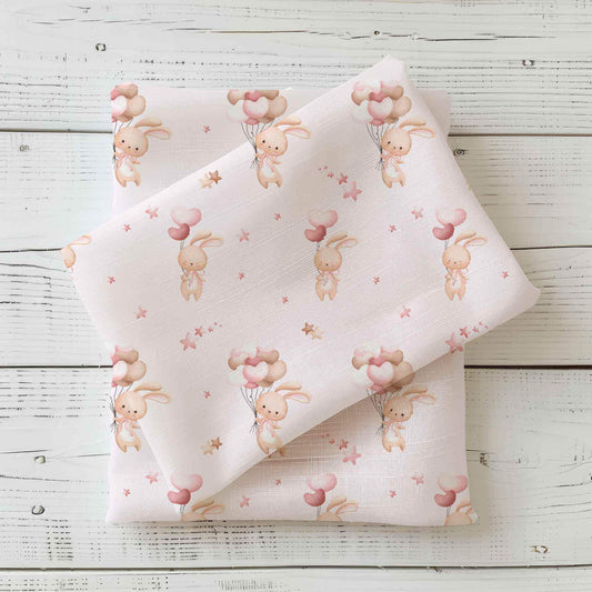 Süßer Jersey oder French Terry Stoff mit Osterhase, herz Ballon und Sternen Details auf rosa Hintergrund, perfekt für kreative Nähprojekte