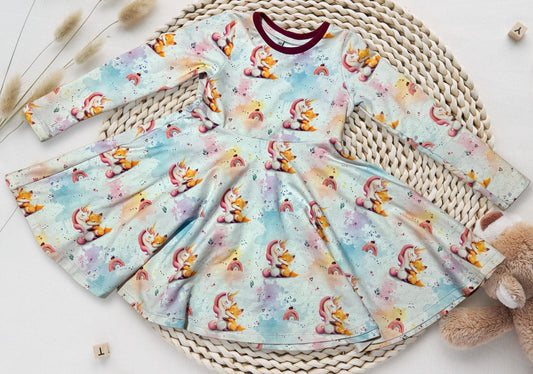 Drehkleid Einhorn Fuchs Vorderansicht – Mädchen Kleid French Terry handgemacht
