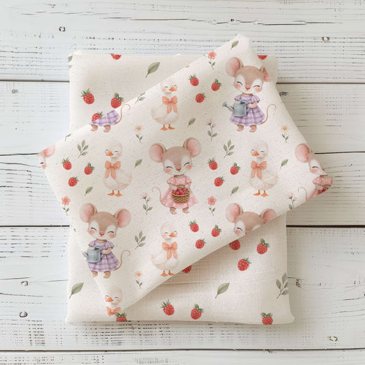 Kinderstoff Landliebe Mäuschen mit Himbeeren, Enten und Blättern auf hellem Hintergrund, Jersey French Terry und Rib Jersey Meterware für Baby und Kinderkleidung