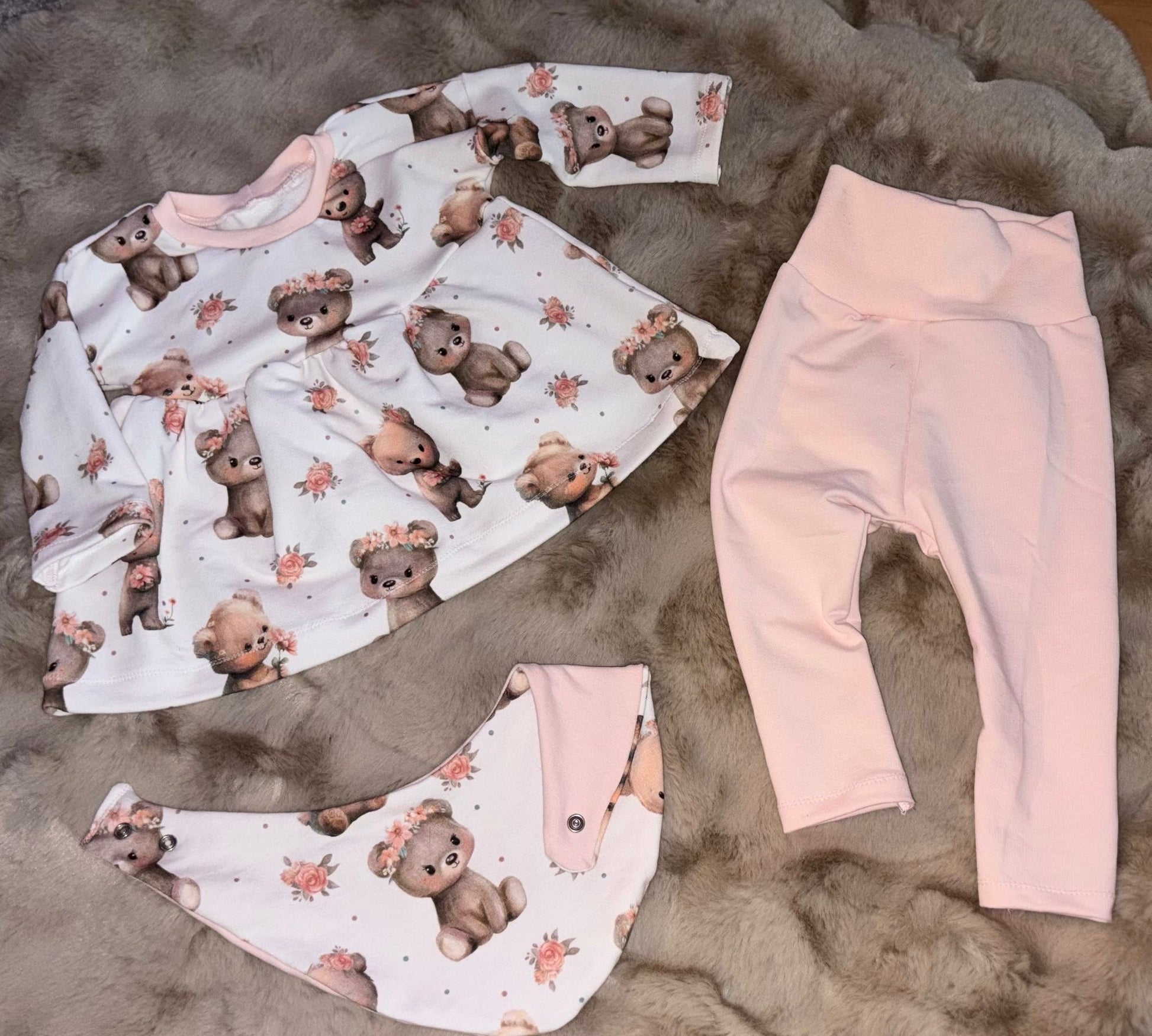 Süße Bären Stoff Meterware Detailaufnahme – Kinderstoff Bär Motiv Jersey