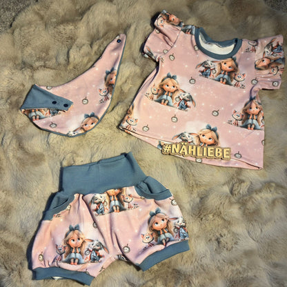 Mädchen im Wunderland Stoff Detailaufnahme – Märchen Kinderstoff Jersey