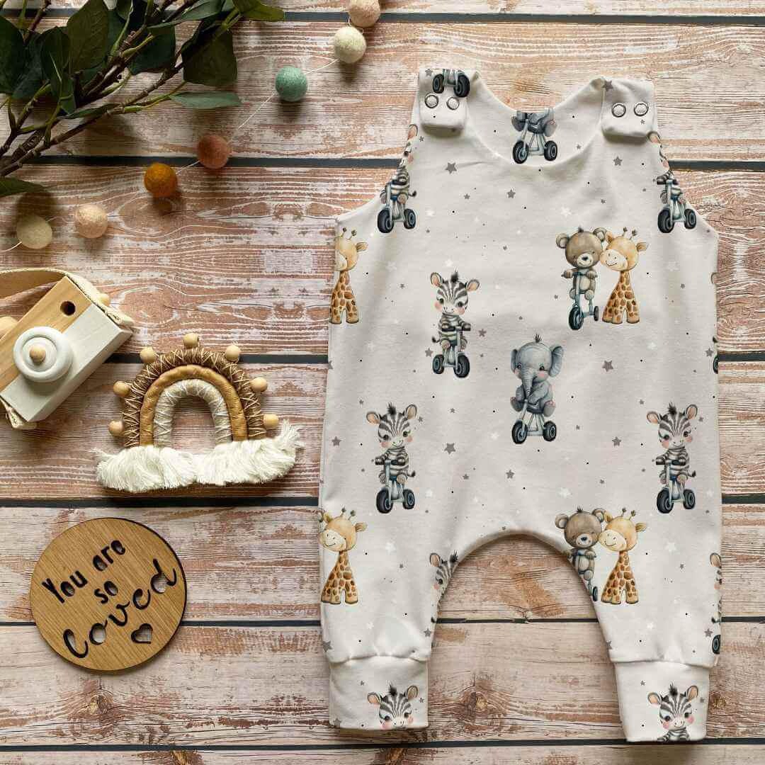 Safari Abenteurer Kinderstoff Detailaufnahme – Tiermotiv Jersey Meterware
