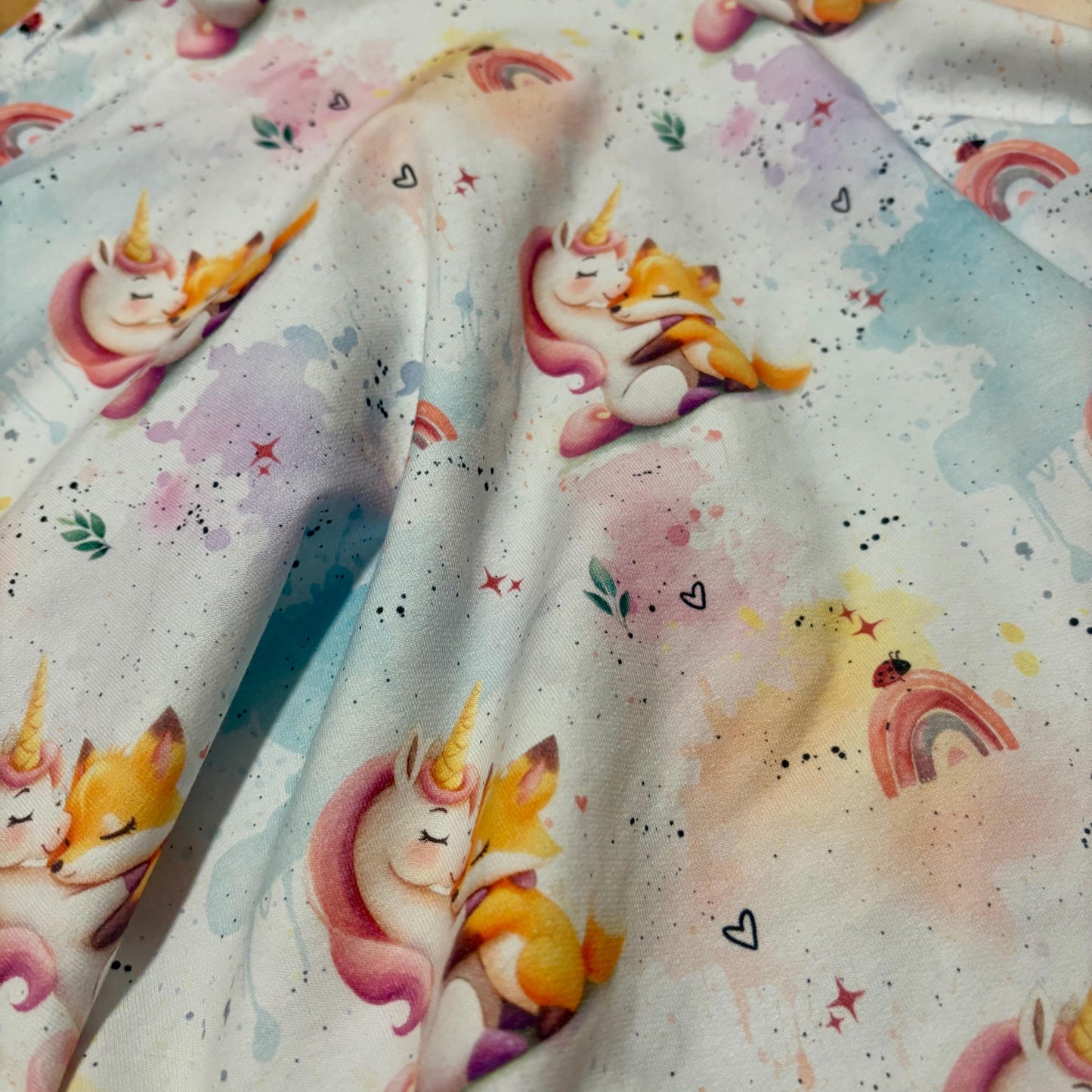 Einhorn Fuchs Drehkleid Detailaufnahme – handgemachtes Mädchen Kleid French Terry