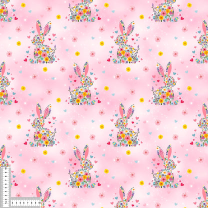 Detailaufnahme vom Jersey Osterstoff oder French Terry Stoff in Pink mit Blumen Osterhase, perfekt für kreative Nähprojekte.