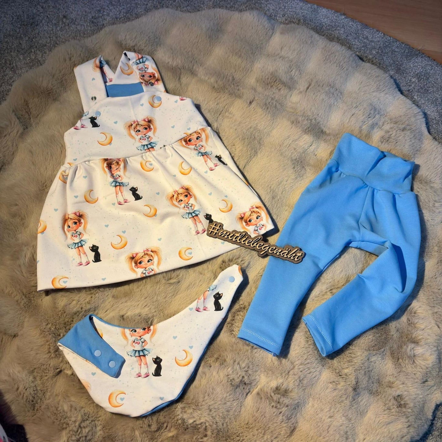 Moon Girl Stoff Meterware Detailaufnahme – Anime Kinderstoff Jersey Mädchen