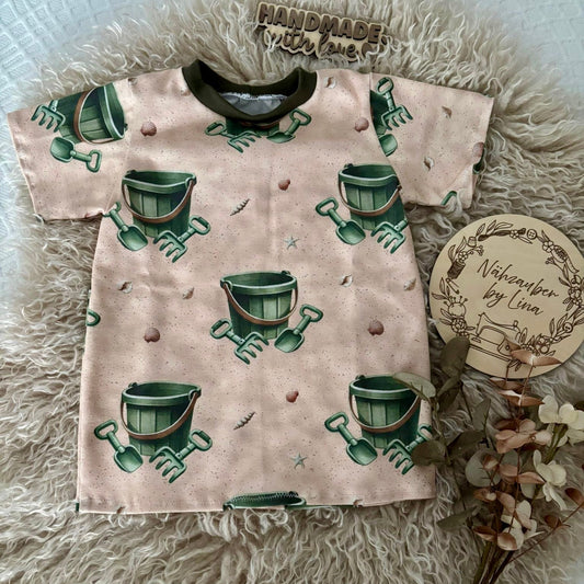 Buddelspaß Stoff Meterware Detailaufnahme – Kinderstoff Bagger Strand Jersey