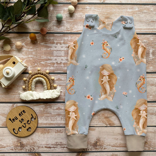 Baby Strampler Meerjungfrau beige handgemacht French Terry – Handmade by Kati