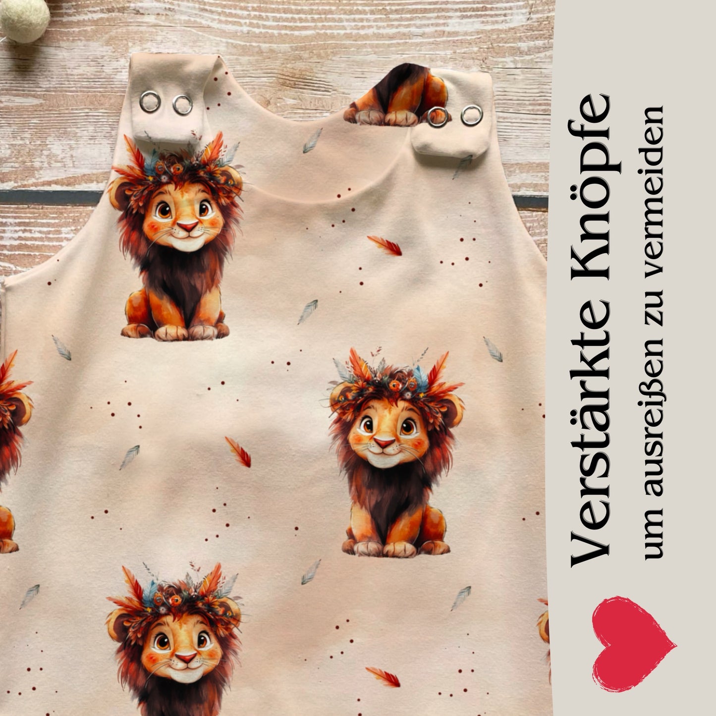 Löwe Baby Strampler Vorderansicht – handgemacht Geschenk Geburt Jungen