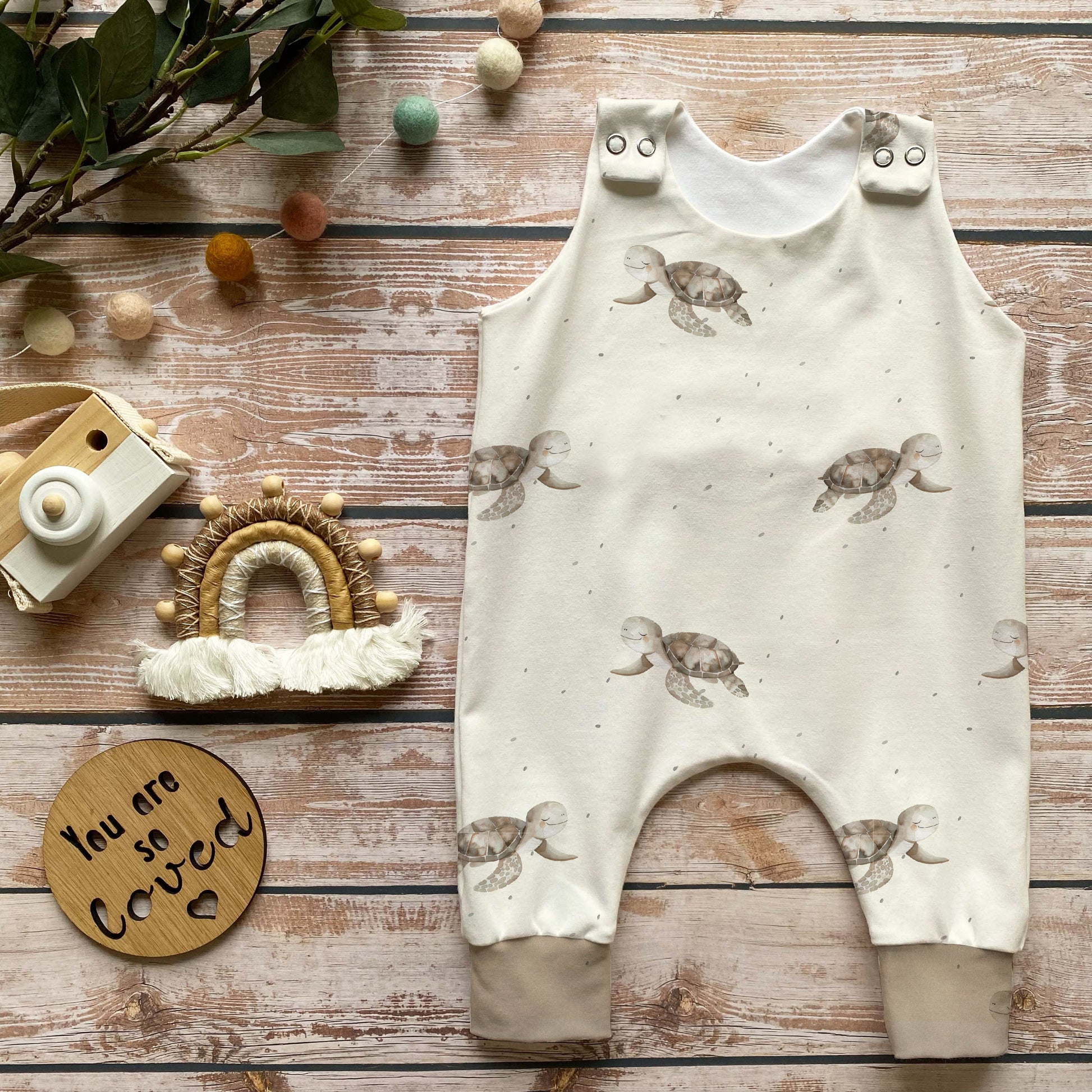 Schildkrötenliebe Stoff Detailaufnahme – Kinderstoff Schildkröte Jersey Meterware