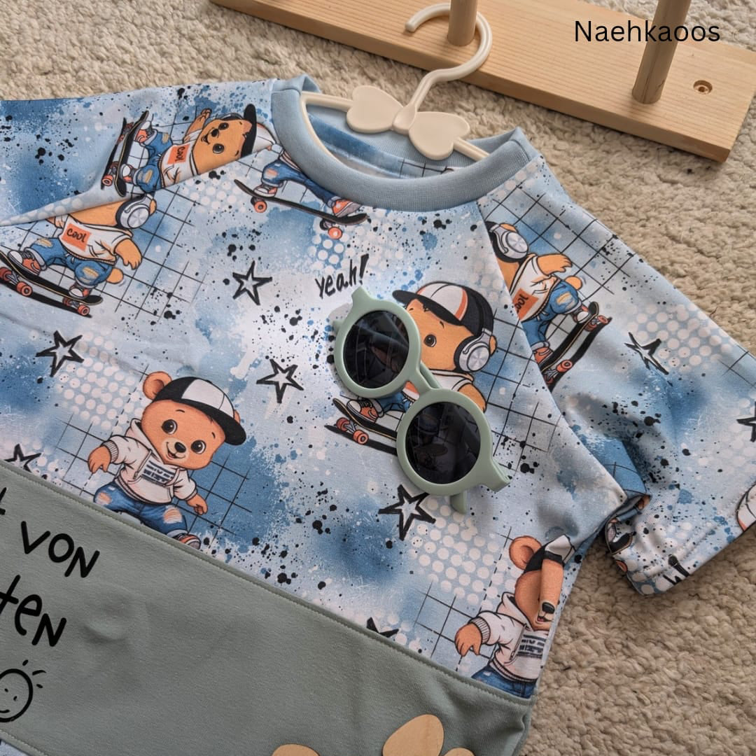 Skater Bär Stoff auf Rib Jersey – Tiermotiv Kinderstoff Meterware