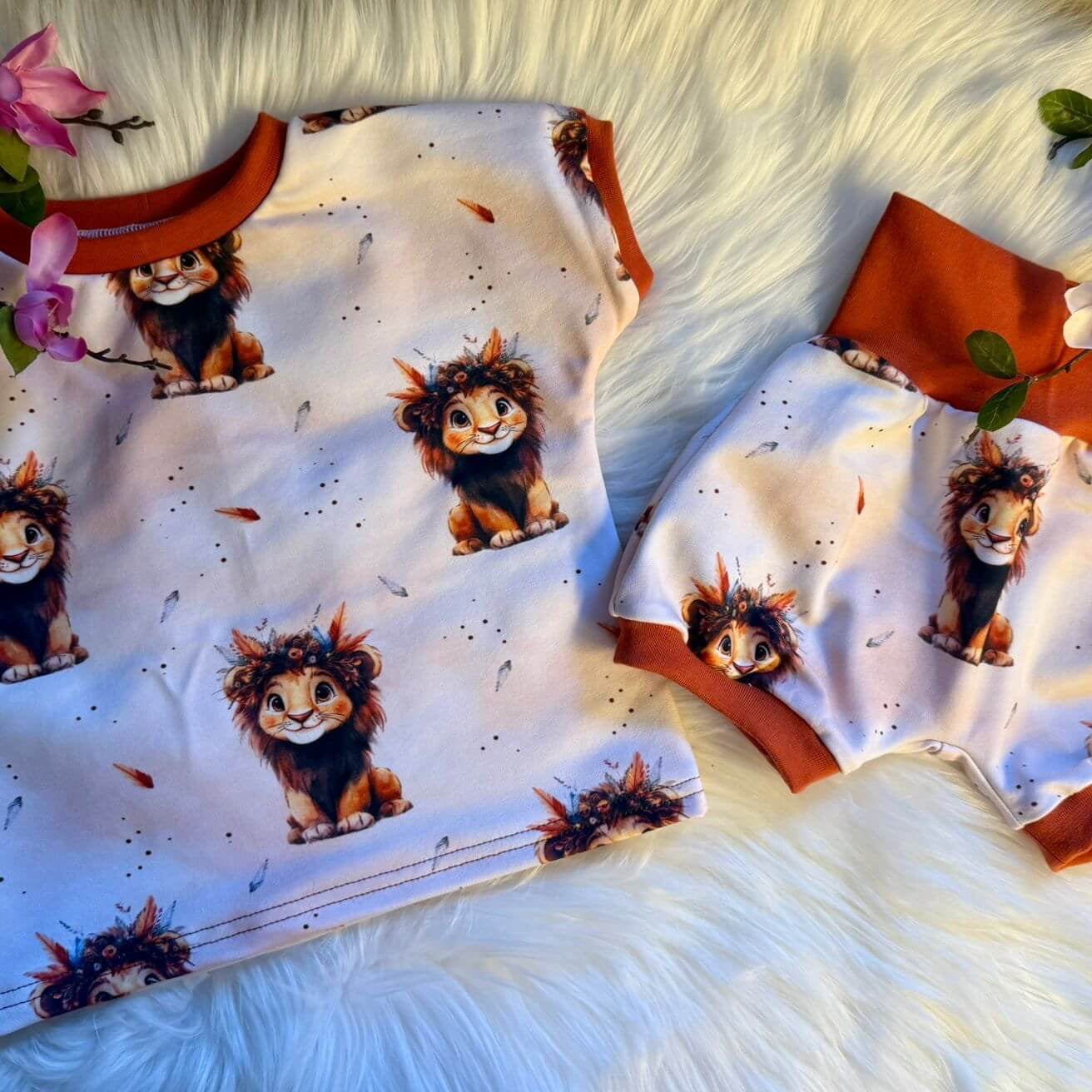 Kleiner Löwe Stoff Rib Jersey – Safari Kinderstoff Löwe Motiv Meterware