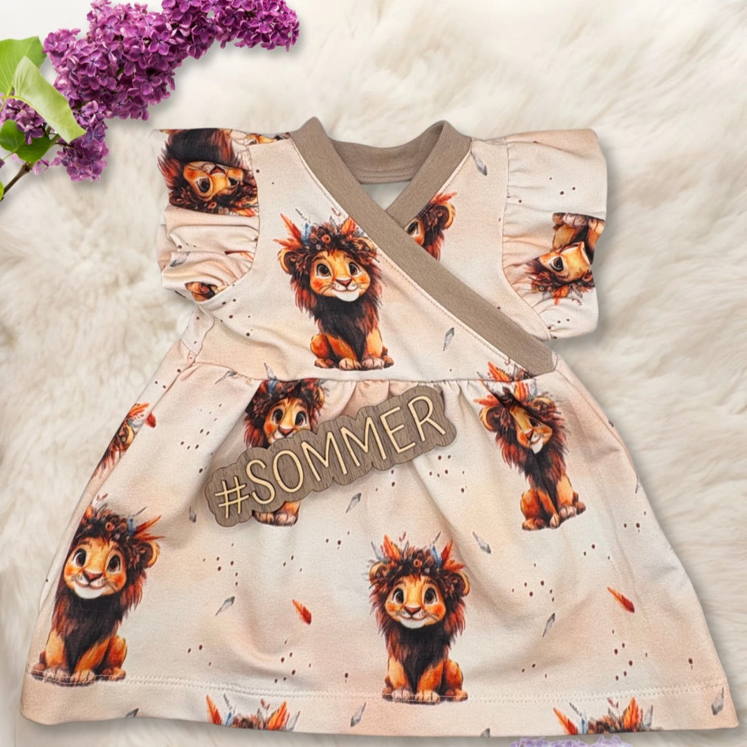 Handmade Baby Wickelkleid Löwe – Baby Kleid handgemacht French Terry Handmade by Kati