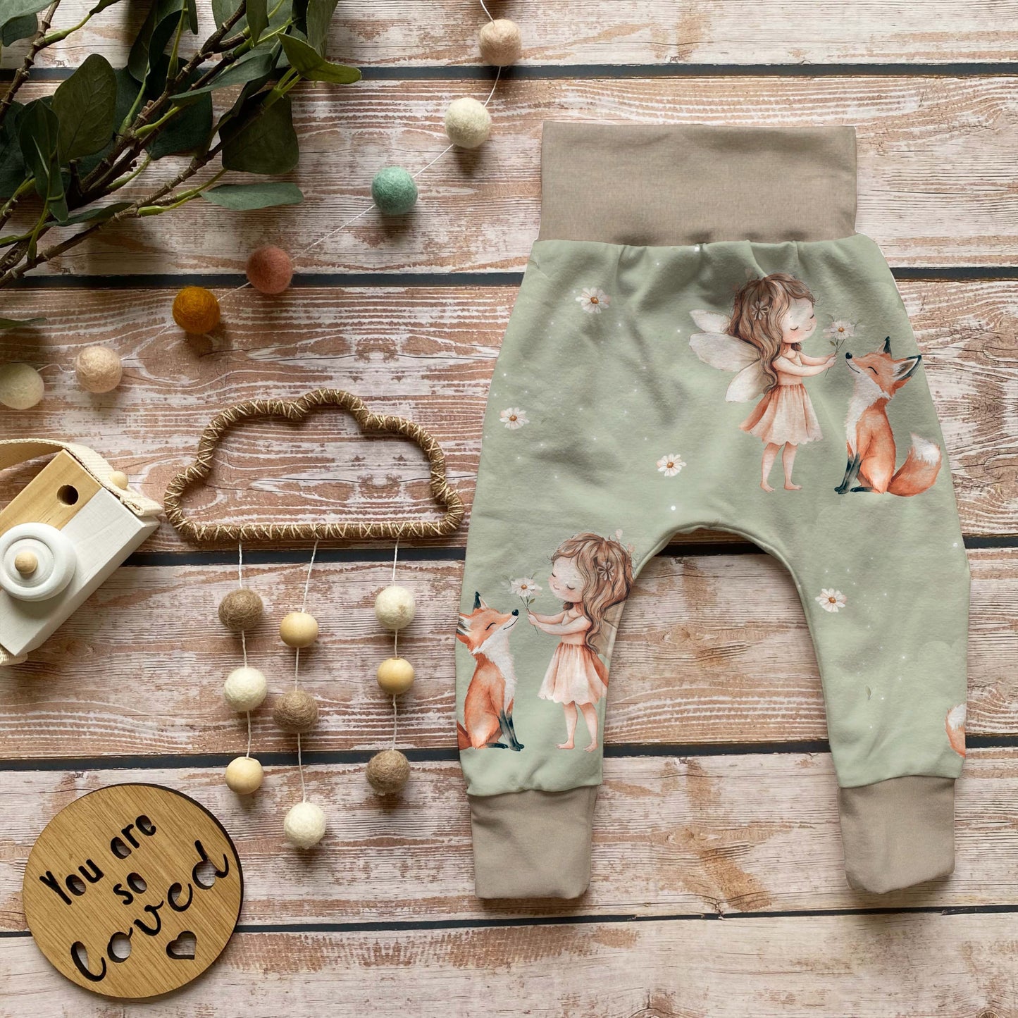 Kleine Waldfee Kinderstoff Meterware salbei – Fee Fuchs Blumen Jersey Handmade by Kati