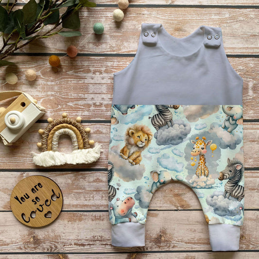 Baby Strampler Safari Träume blau geteilt handgemacht French Terry – Handmade by Kati