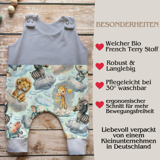 Safari Träume Baby Strampler blau Vorderansicht – handgemacht Geschenk Geburt