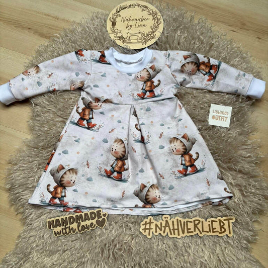 Handmade Baby Kleid mit Katzenmotiv, langärmeliges Kinderkleid aus weichem Jersey für Mädchen, niedliches Handmade Outfit für Baby und Kleinkind