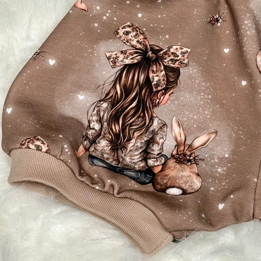 Detail Jersey Babyhose Mädchen Hase Motiv kurze Handmade Pumphose Stoffstruktur