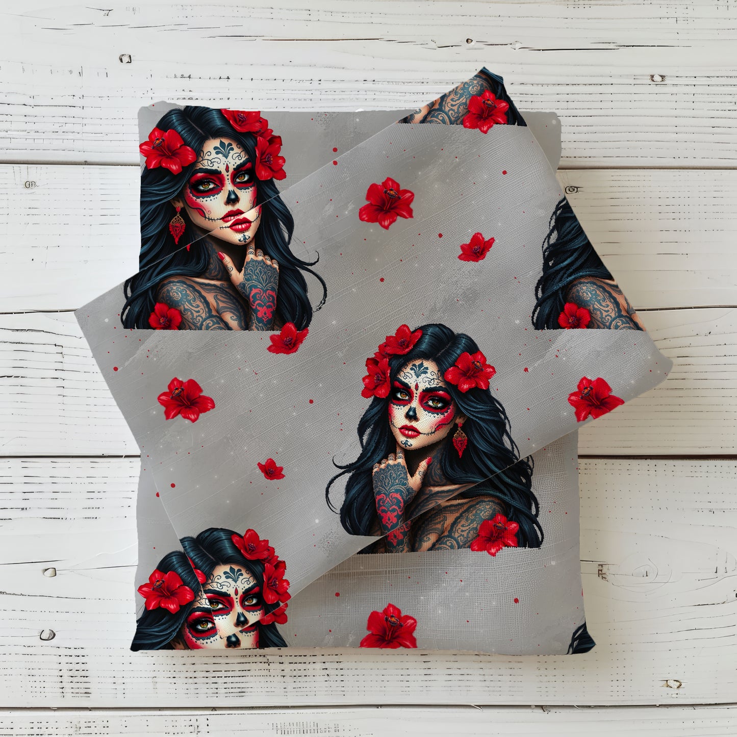 La Catrina Red & Grey Stoff – grauer Stoff mit rotem Blumen- und Totenkopf-Motiv – Jersey oder French Terry Meterware für Mode & Accessoires