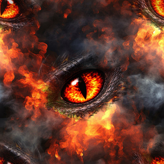 Stoffdesign mit einem detaillierten schwarzen Drachenauge inmitten von orangen Flammen und Rauch.